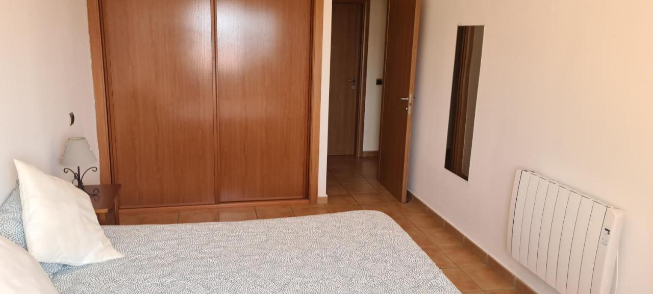 With A Serene Ocean And Mountain View Appartement